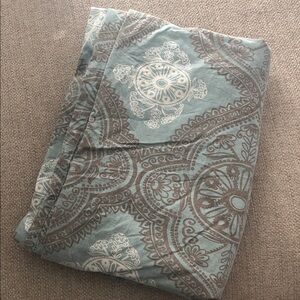 Pottery Barn Queen Medallion Print Duvet